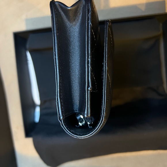 Like new Chanel clutch . Only used for a few hours , no signs of wear. - Picture 5 of 6